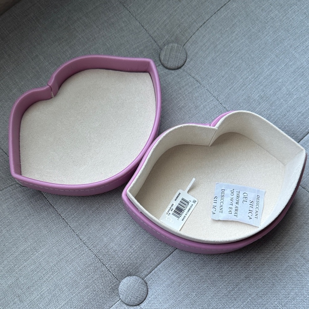 Lip Jewelry Storage Case - Picture 7 of 7